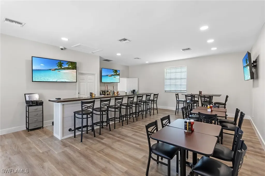 700 Saratoga Circle Naples FL 34104