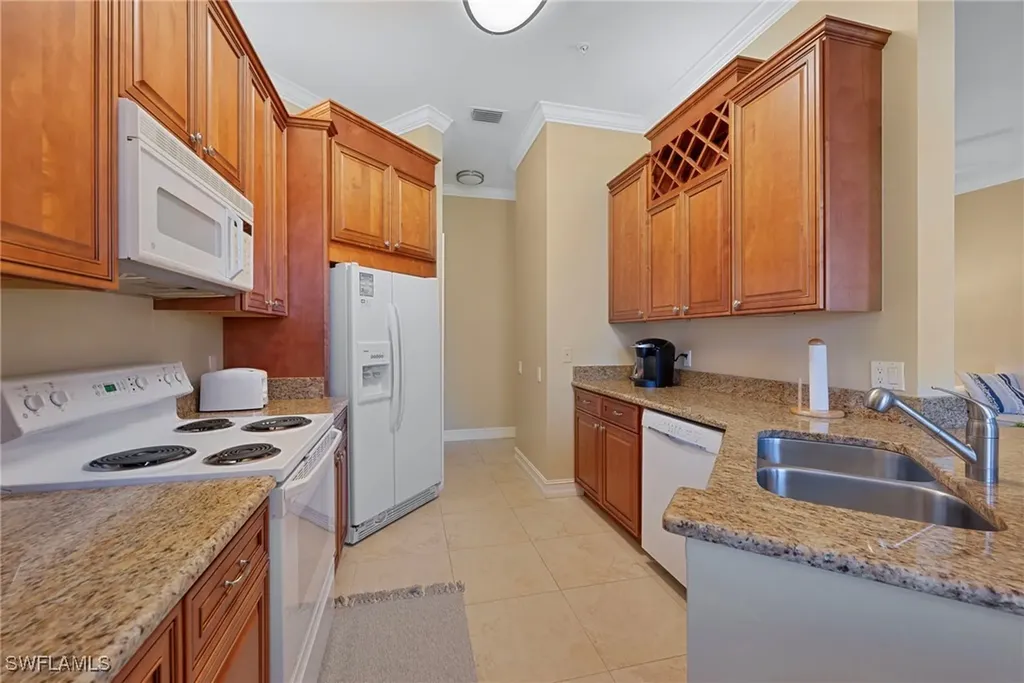 600 L Ambiance Circle Naples FL 34108