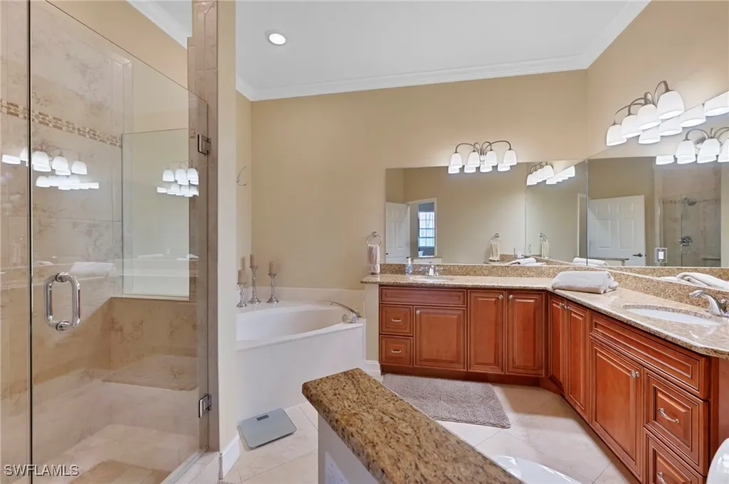 600 L Ambiance Circle Naples FL 34108