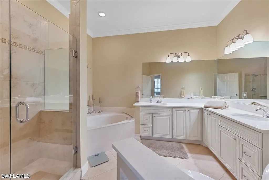 600 L Ambiance Circle Naples FL 34108