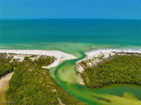 600 L Ambiance Circle Naples FL 34108