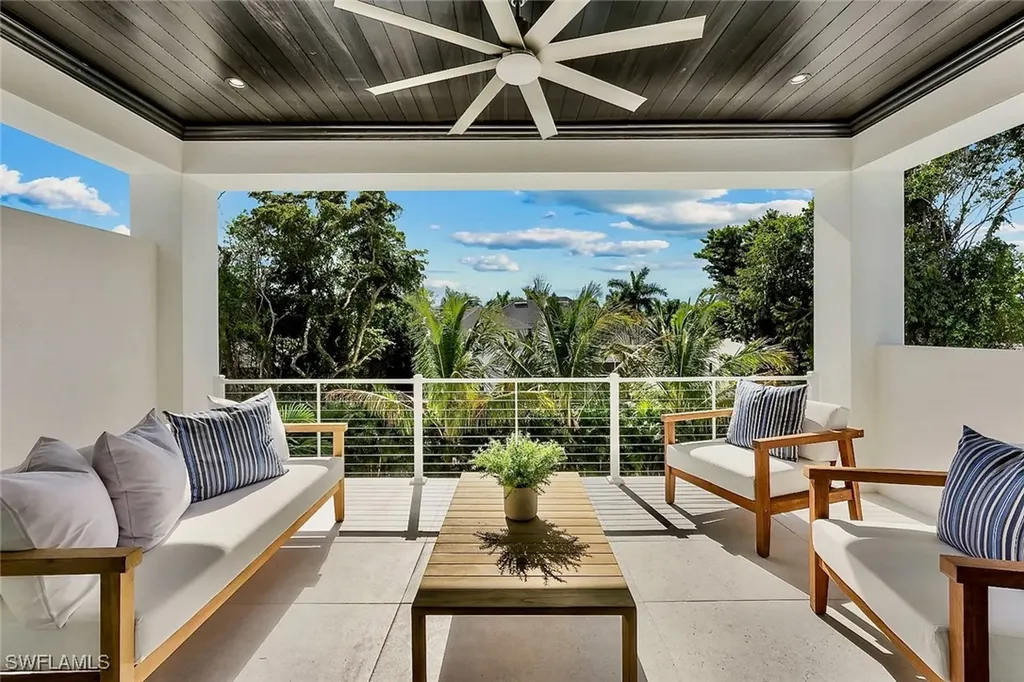 788 Riviera Drive Naples FL 34103