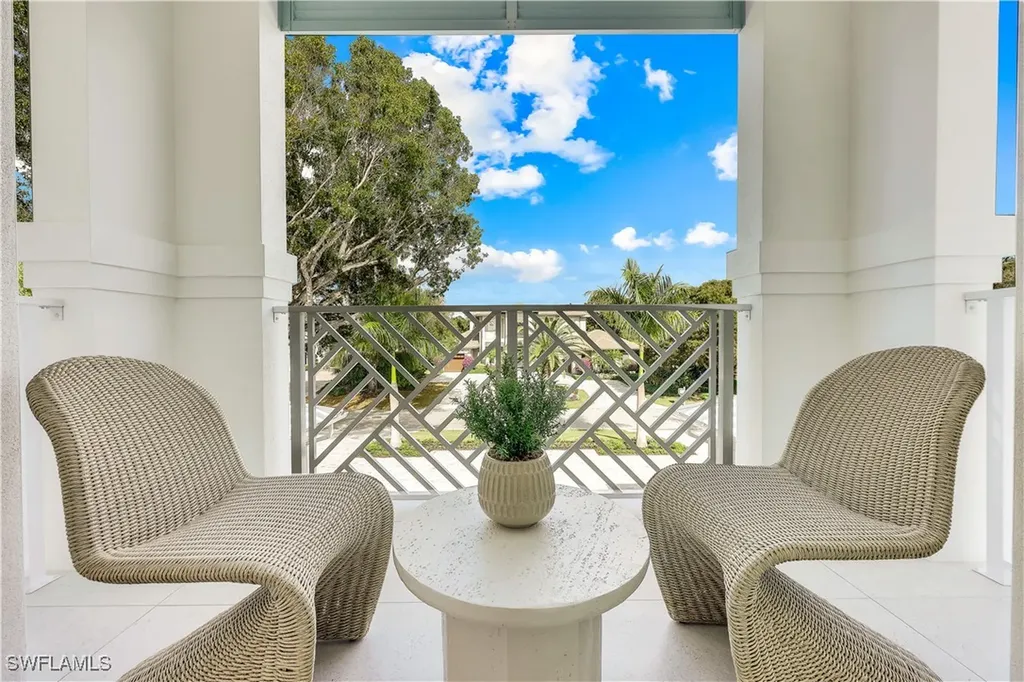 788 Riviera Drive Naples FL 34103