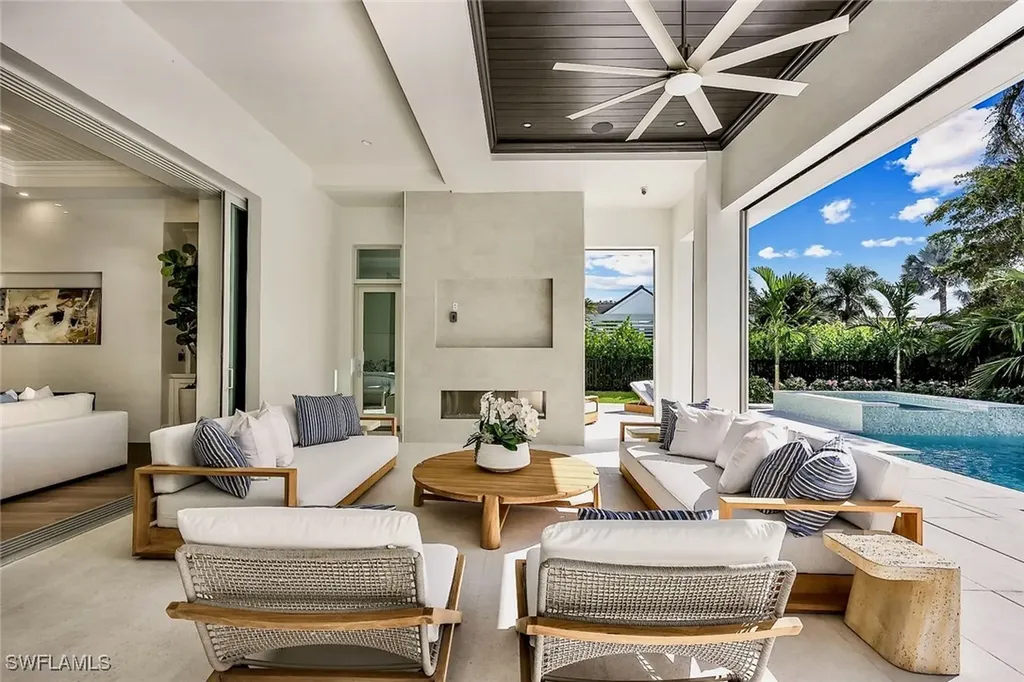788 Riviera Drive Naples FL 34103