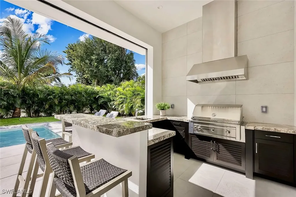 788 Riviera Drive Naples FL 34103