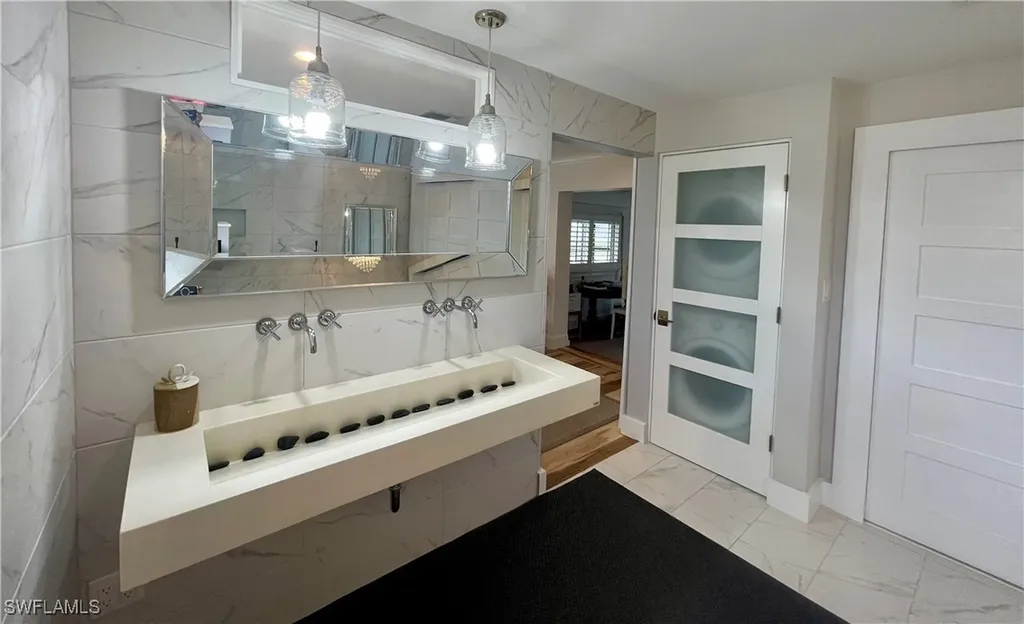 2120 Sandpiper Street Naples FL 34102