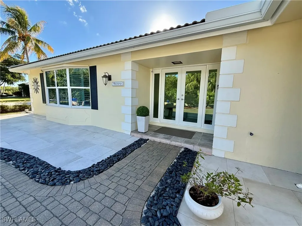 2120 Sandpiper Street Naples FL 34102