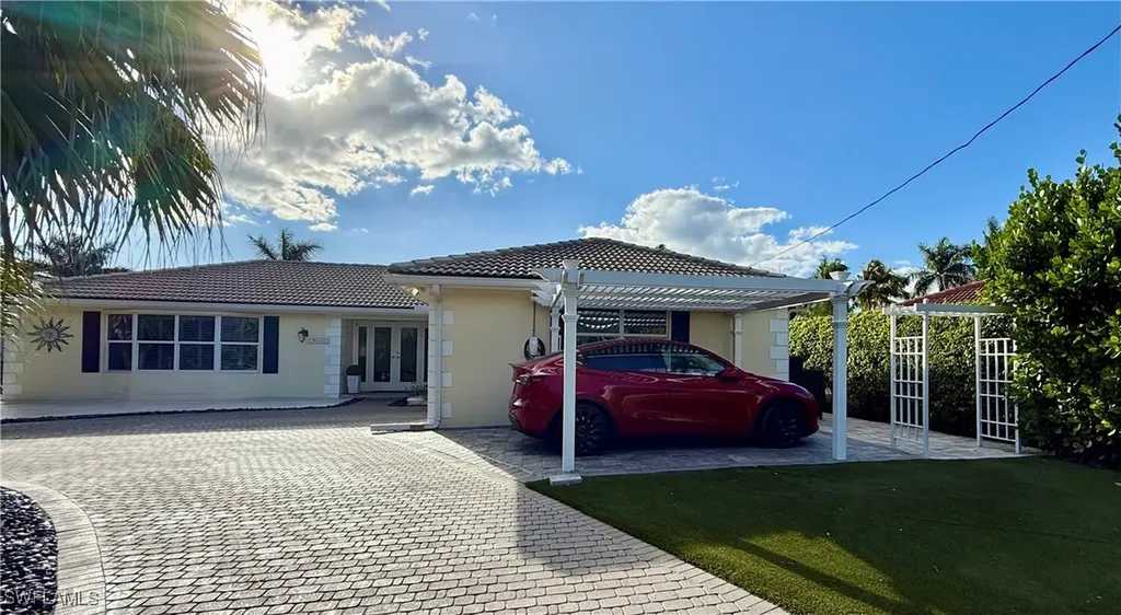 2120 Sandpiper Street Naples FL 34102