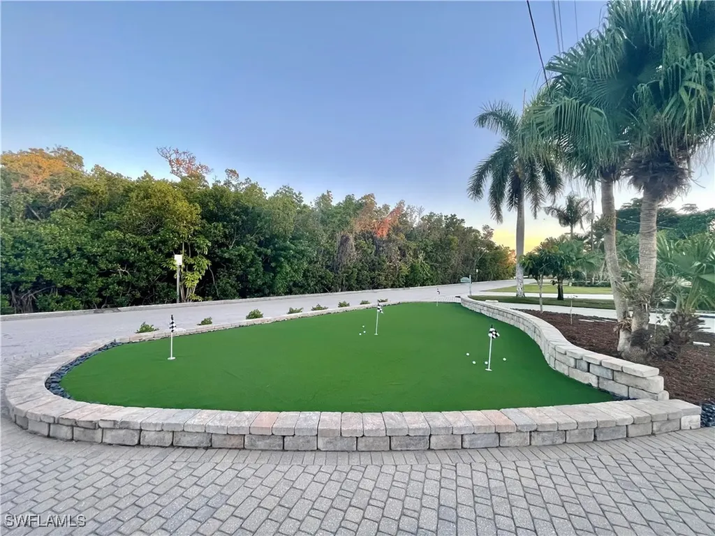 2120 Sandpiper Street Naples FL 34102