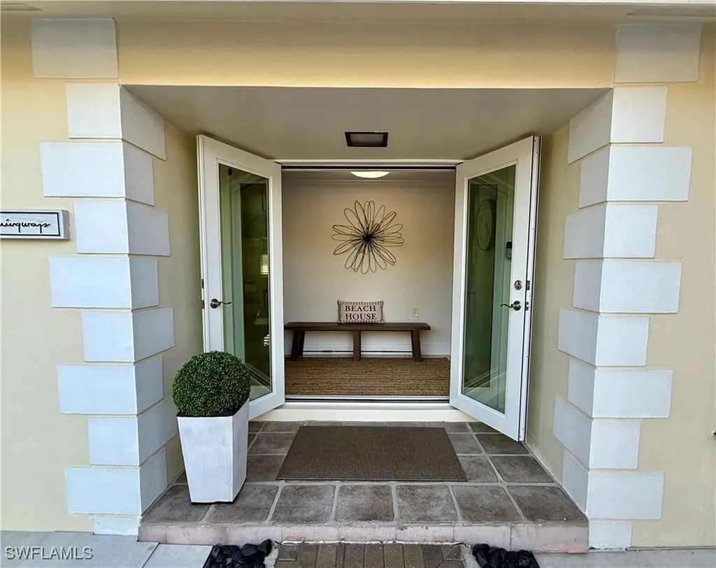 2120 Sandpiper Street Naples FL 34102
