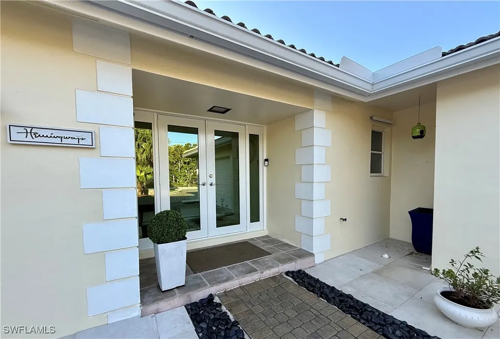2120 Sandpiper Street Naples FL 34102