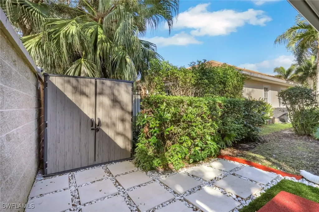 5074 Rustic Oaks Circle Naples FL 34105