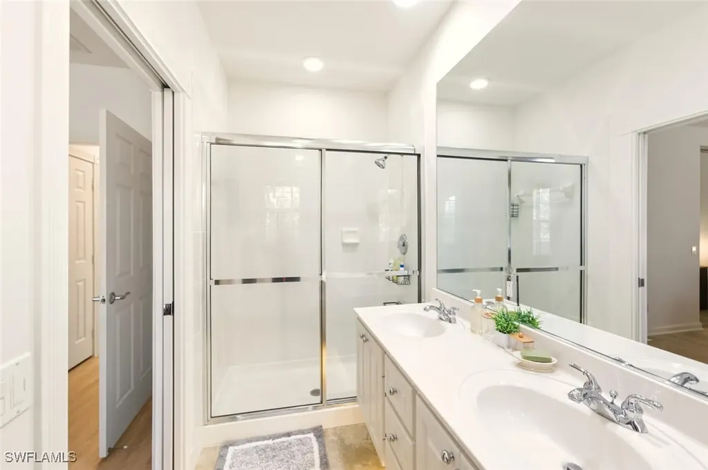 8124 Josefa Way Naples FL 34114