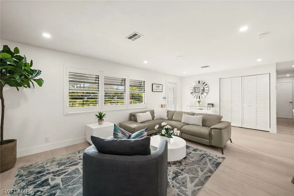 493 Willet Avenue Naples FL 34108