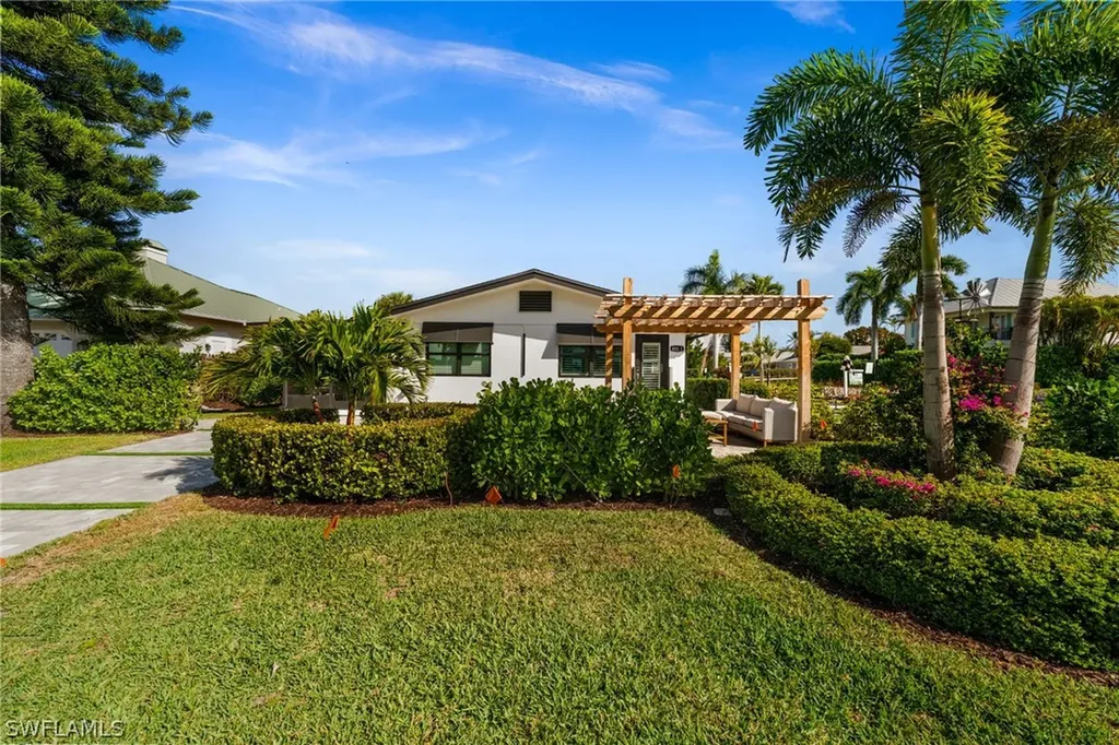 493 Willet Avenue Naples FL 34108