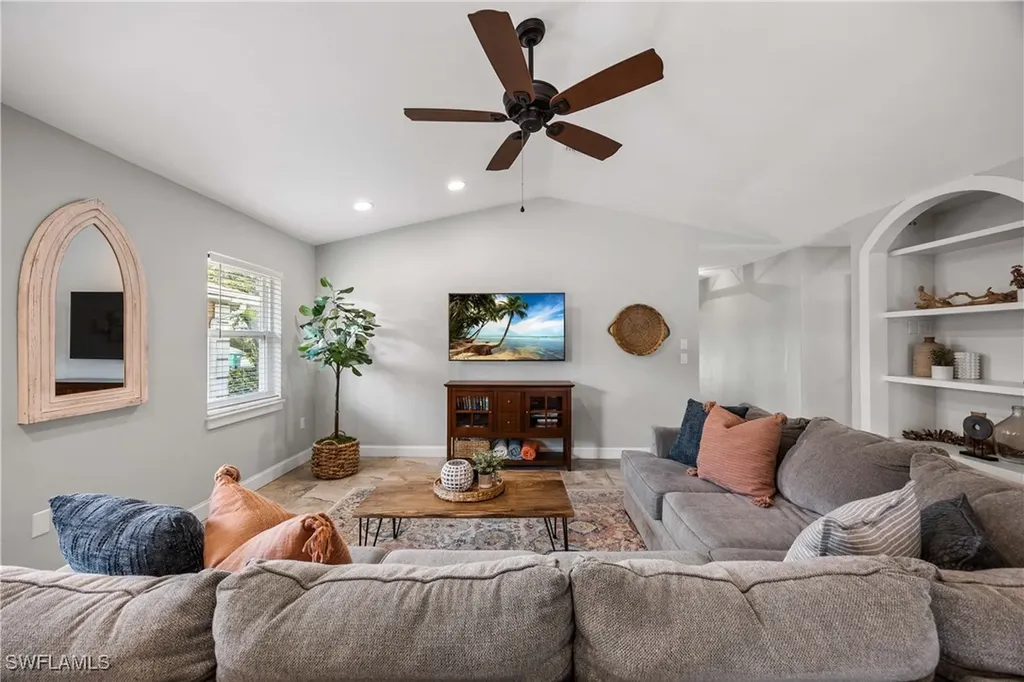 616 108th Avenue N Naples FL 34108