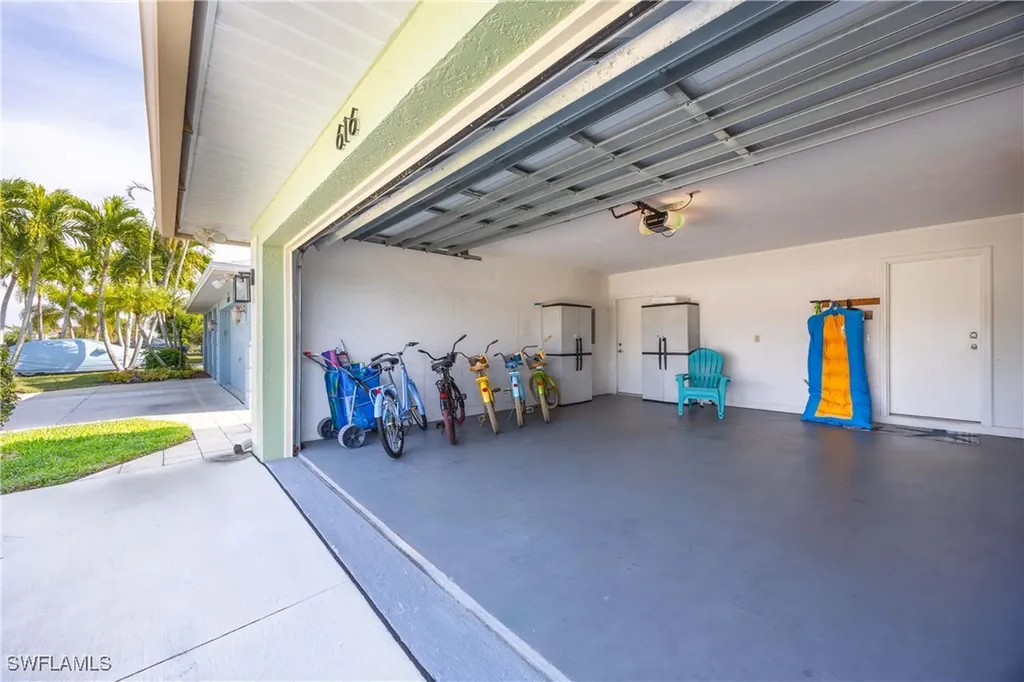 616 108th Avenue N Naples FL 34108