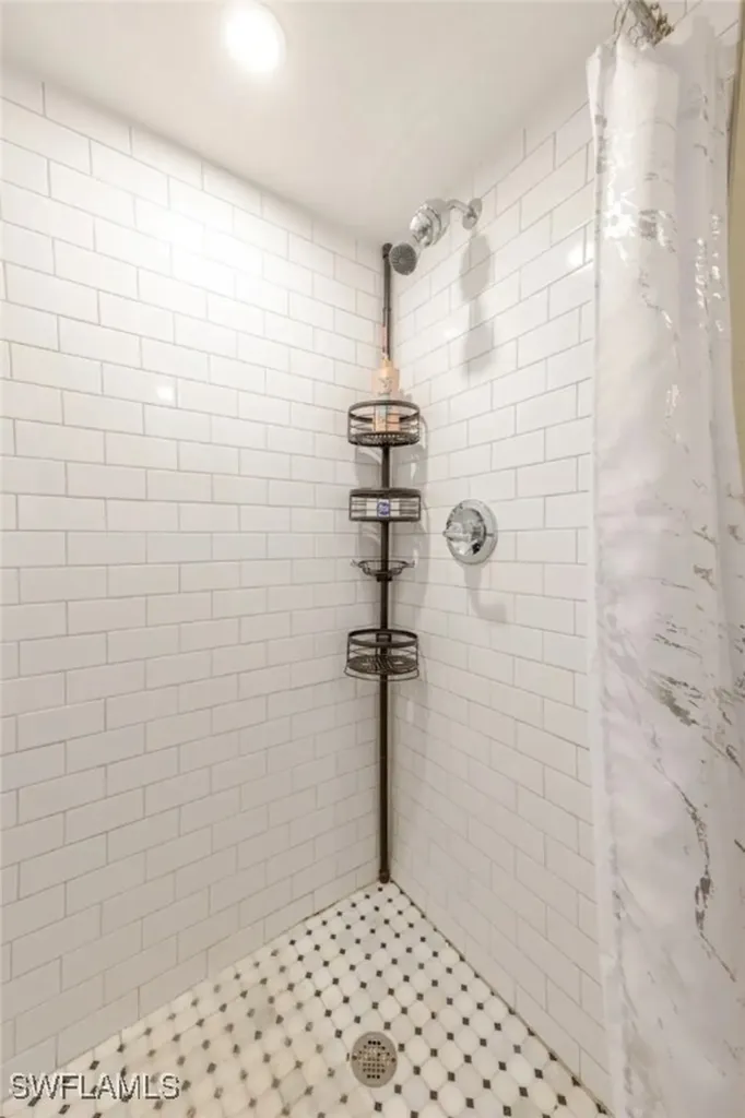 4605 Bayshore Drive Naples FL 34112