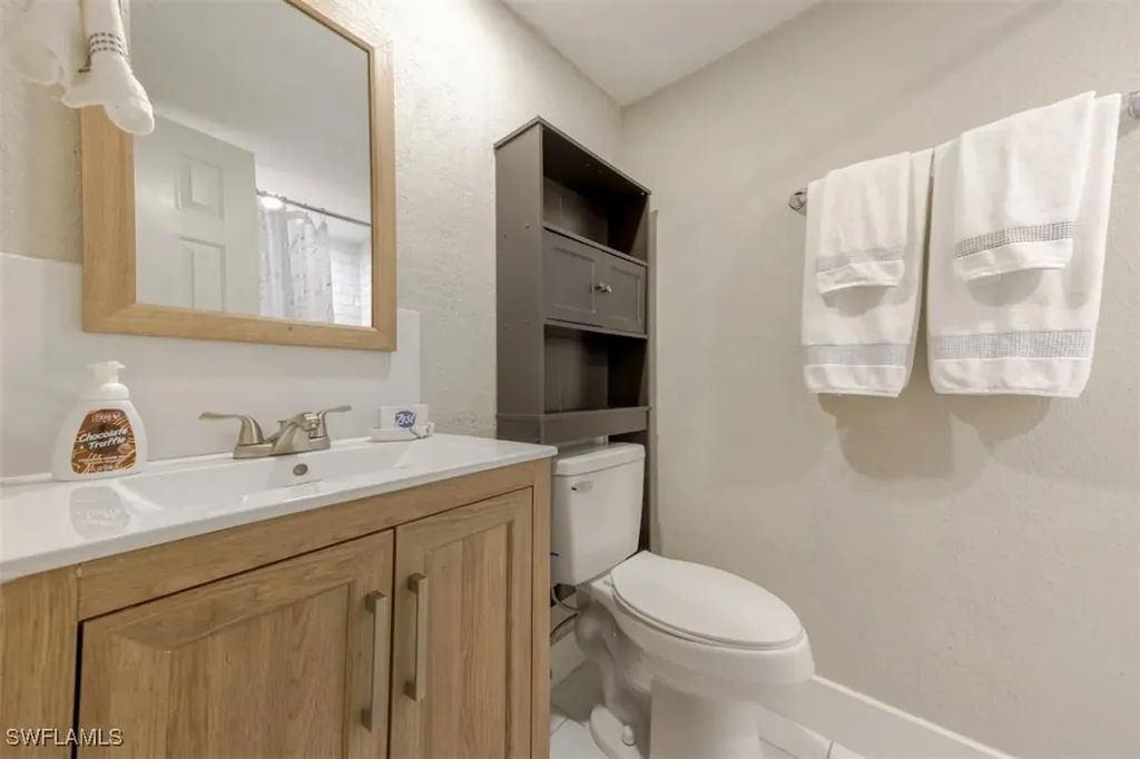 4605 Bayshore Drive Naples FL 34112