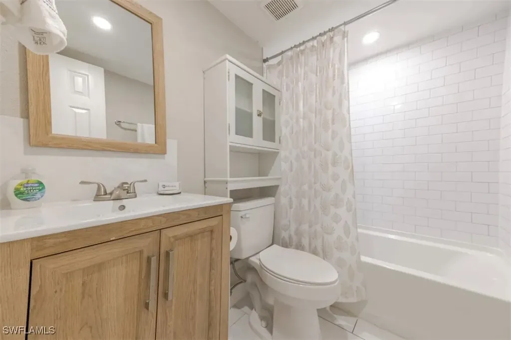 4605 Bayshore Drive Naples FL 34112