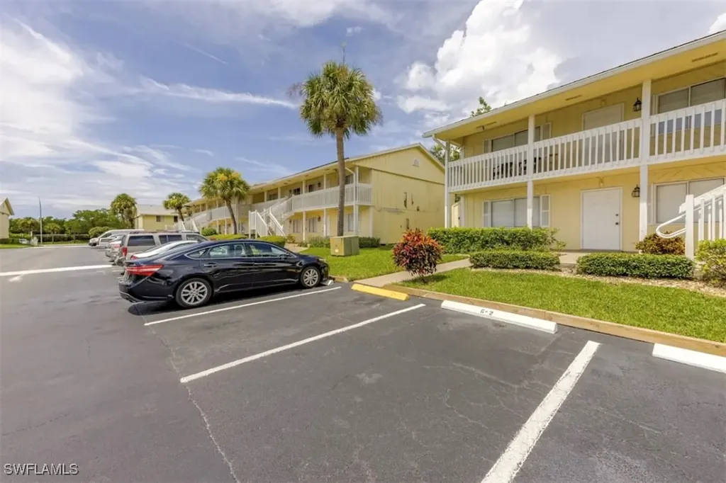 4605 Bayshore Drive Naples FL 34112
