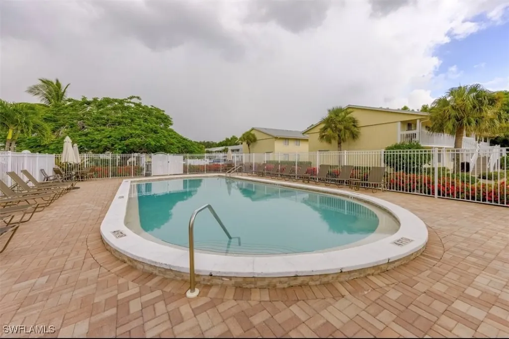 4605 Bayshore Drive Naples FL 34112