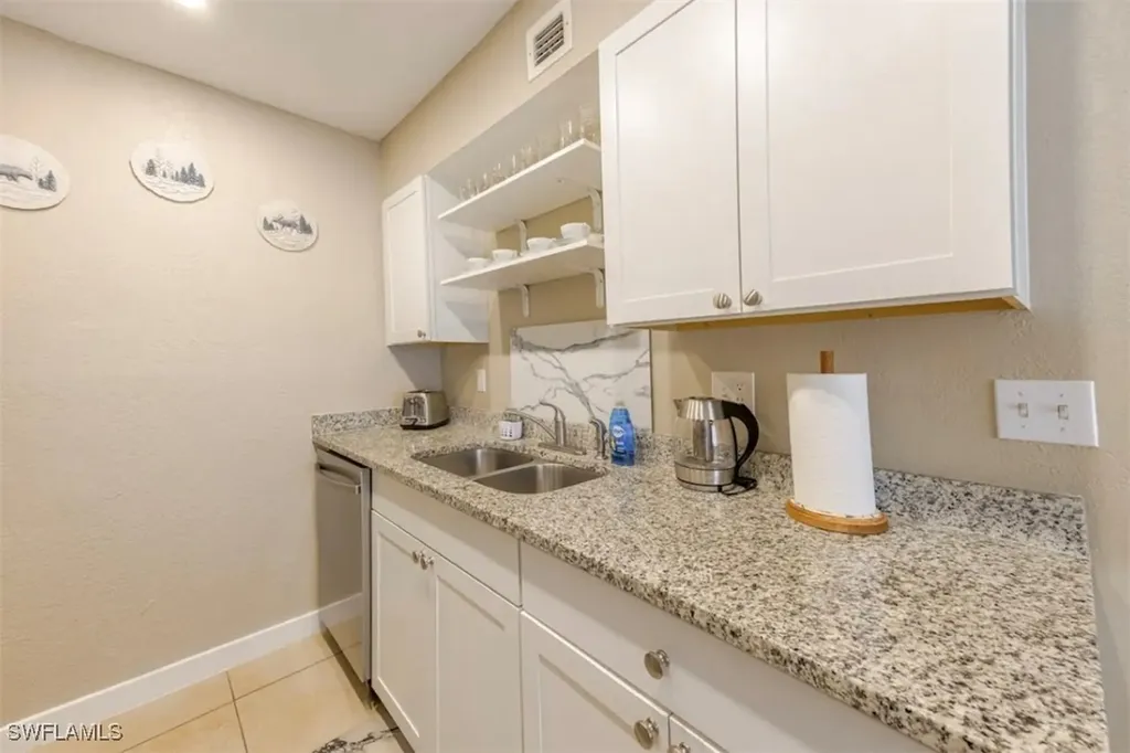 4605 Bayshore Drive Naples FL 34112