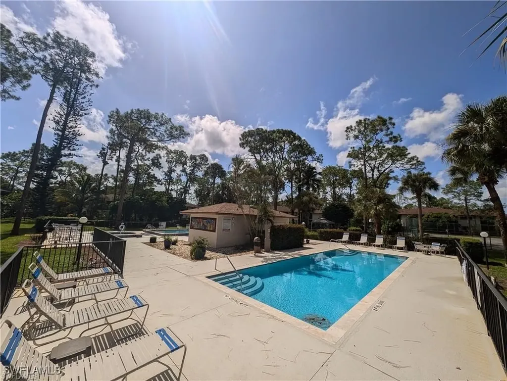 1915 Courtyard Way S Naples FL 34112