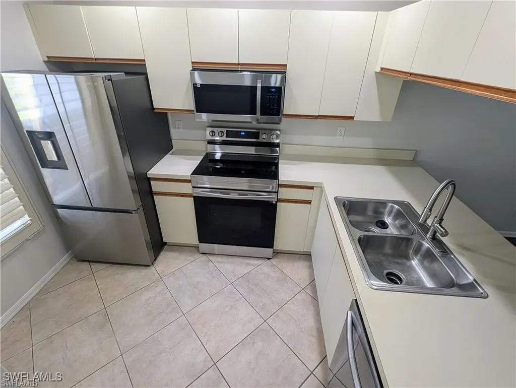 1915 Courtyard Way S Naples FL 34112