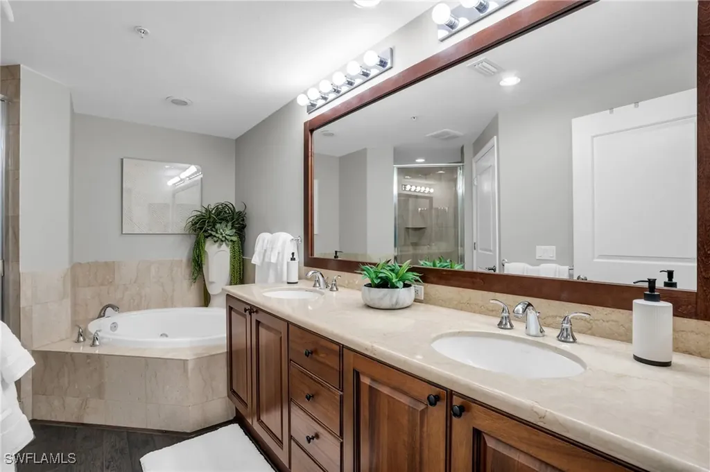 985 Sandpiper Street SW Naples FL 34102