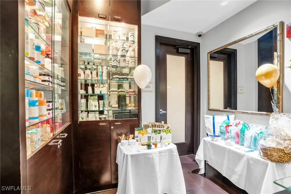 985 Sandpiper Street SW Naples FL 34102