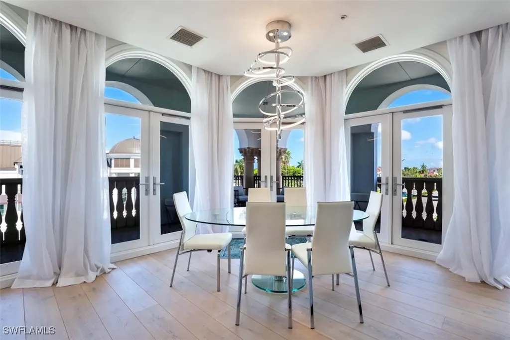 900 5th Avenue S Naples FL 34102