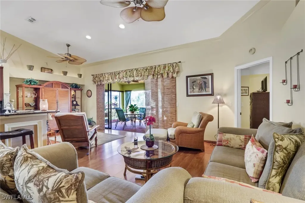 478 Countryside Drive Naples FL 34104