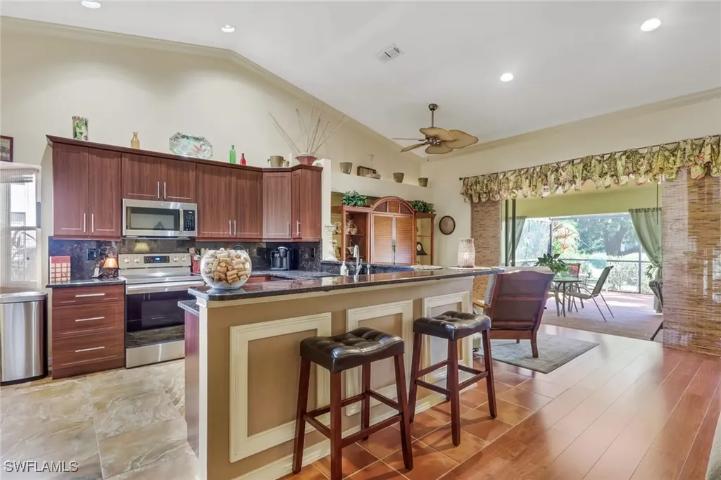478 Countryside Drive Naples FL 34104
