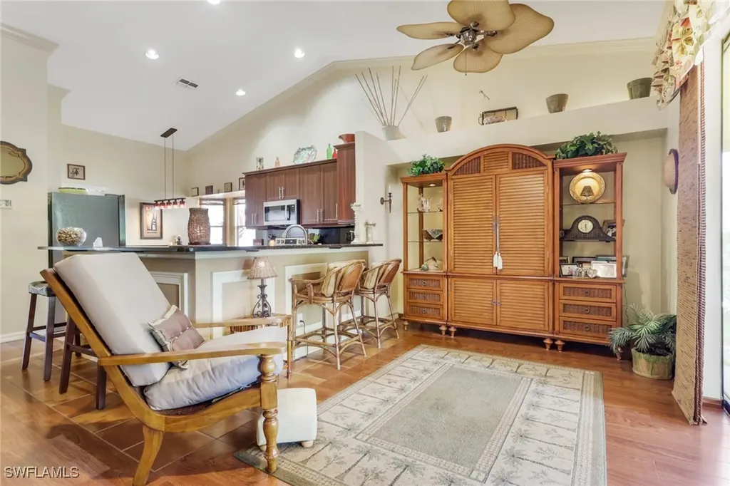 478 Countryside Drive Naples FL 34104
