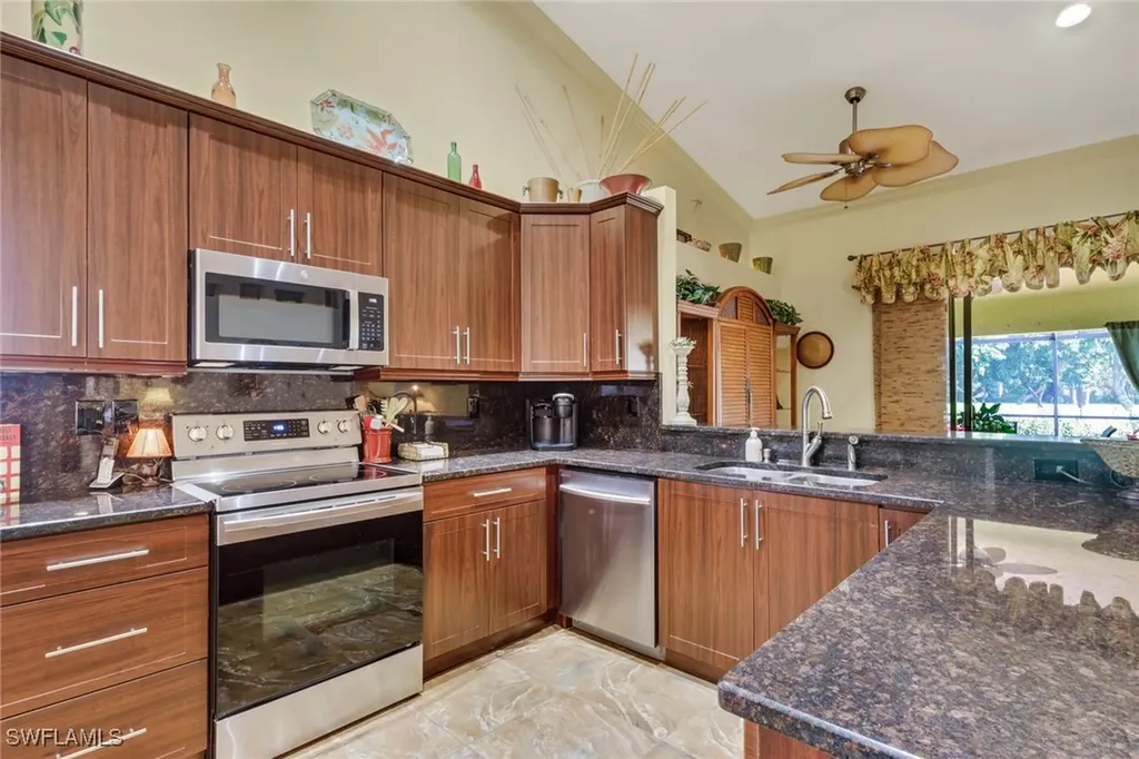 478 Countryside Drive Naples FL 34104