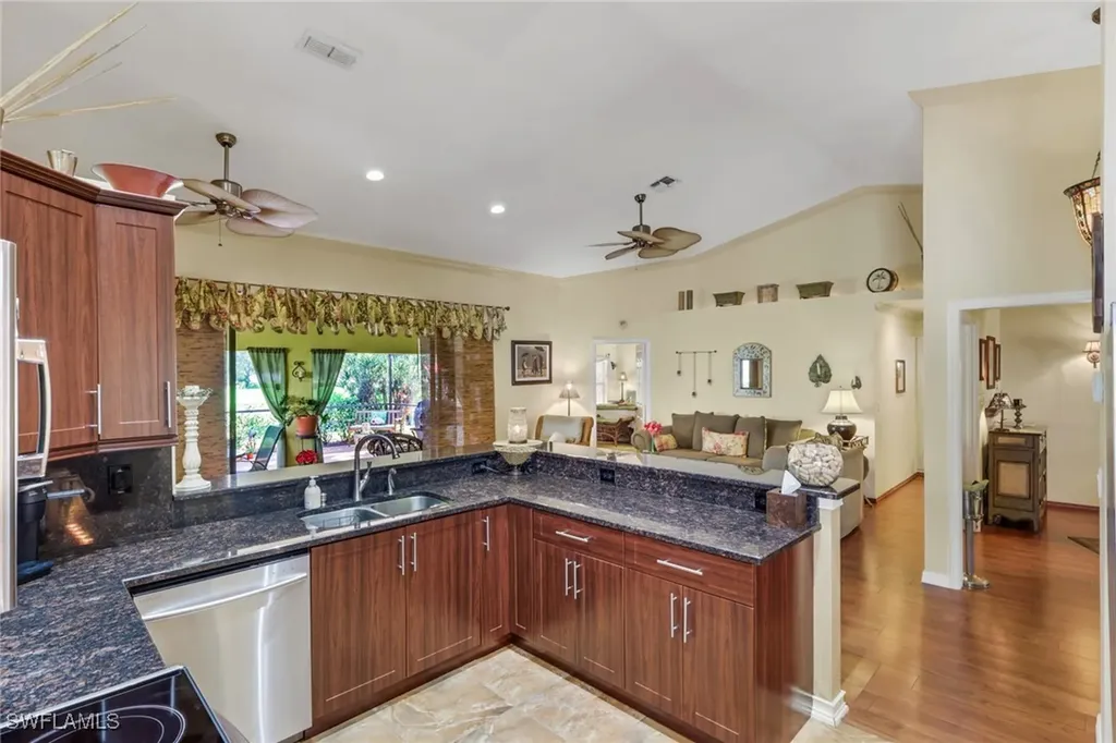 478 Countryside Drive Naples FL 34104