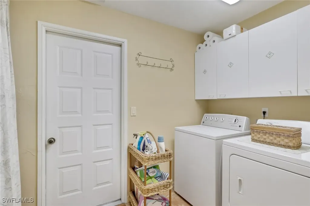 478 Countryside Drive Naples FL 34104