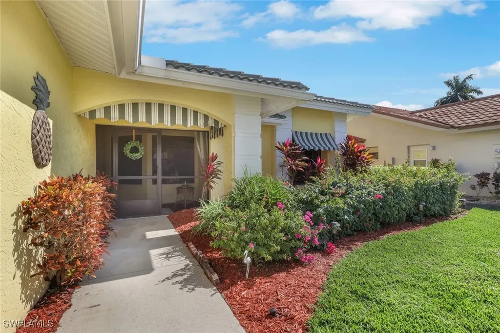 478 Countryside Drive Naples FL 34104