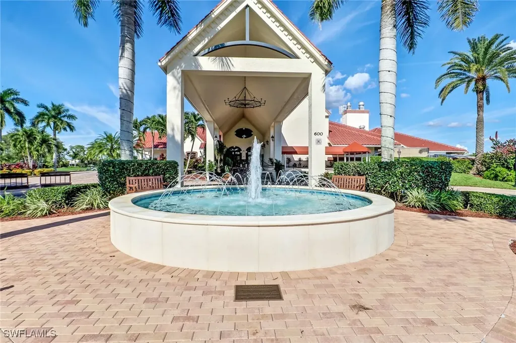 478 Countryside Drive Naples FL 34104