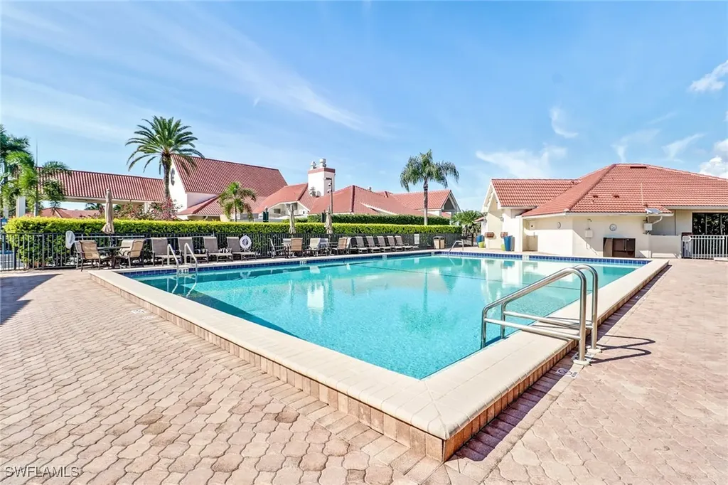 478 Countryside Drive Naples FL 34104