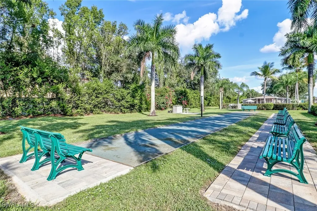 478 Countryside Drive Naples FL 34104