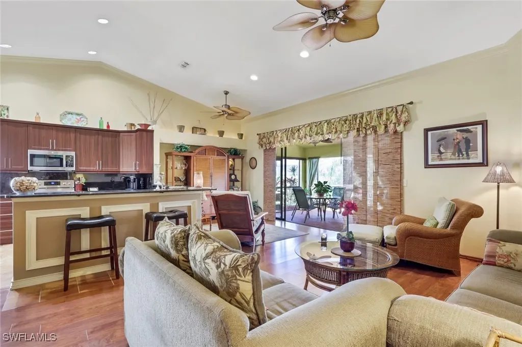 478 Countryside Drive Naples FL 34104