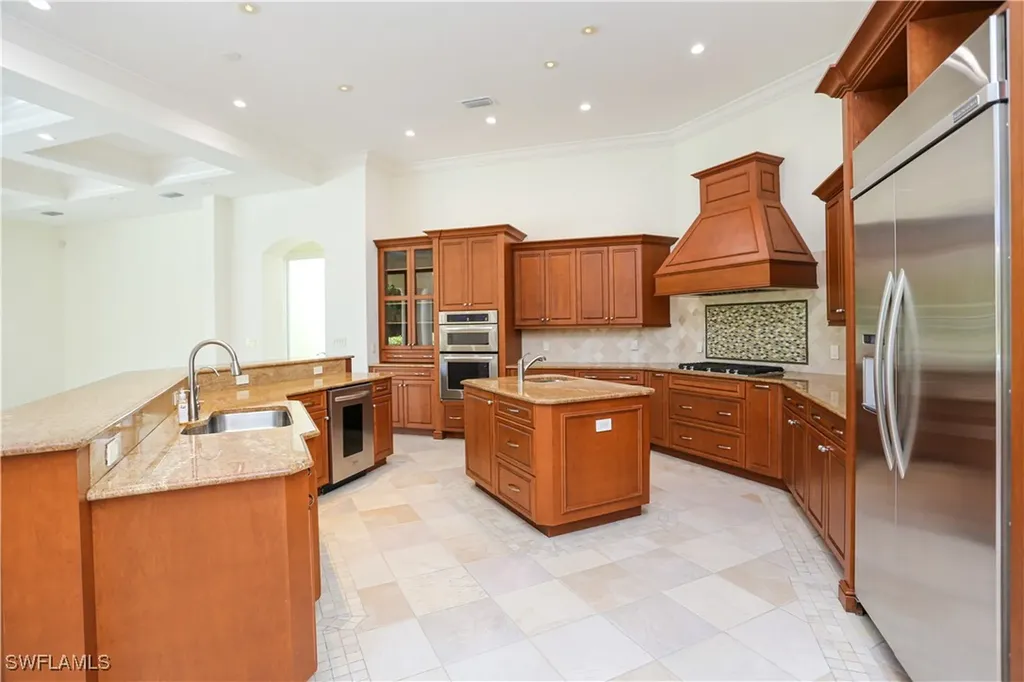 823 Cassena Road Naples FL 34108