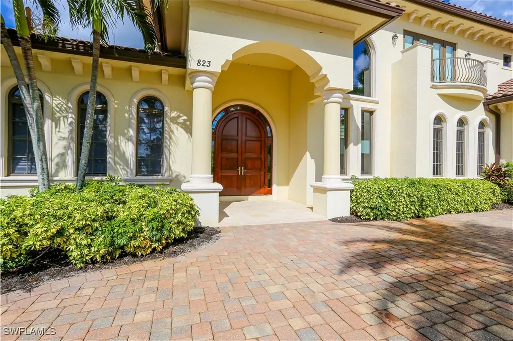 823 Cassena Road Naples FL 34108