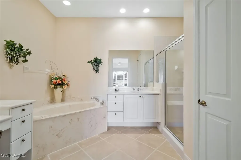 5025 Blauvelt Way Naples FL 34105