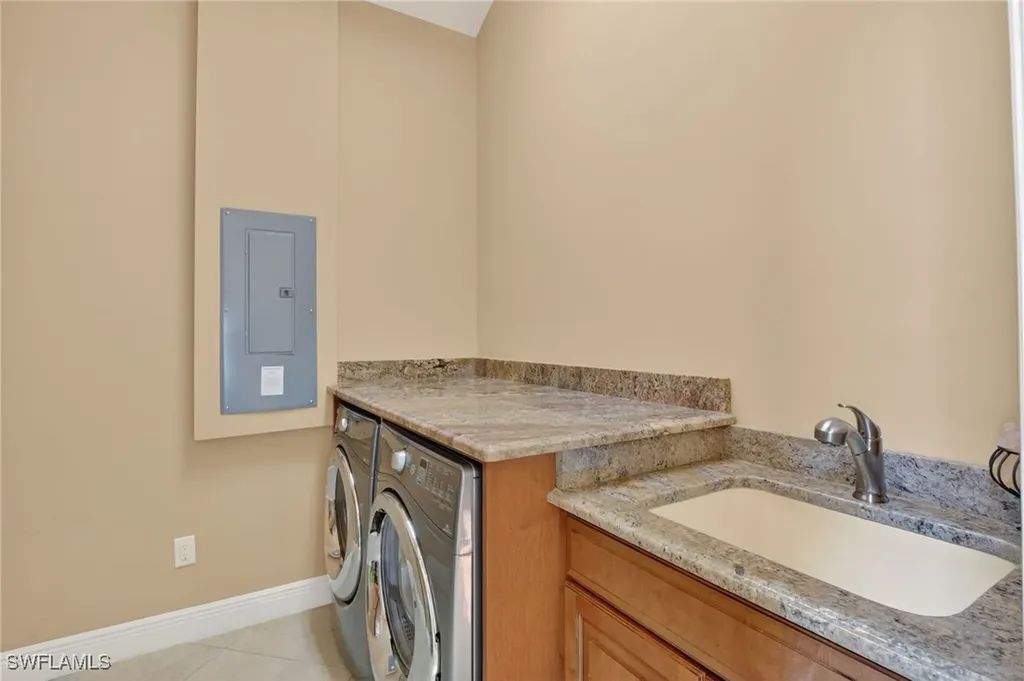 559 93rd Avenue N Naples FL 34108