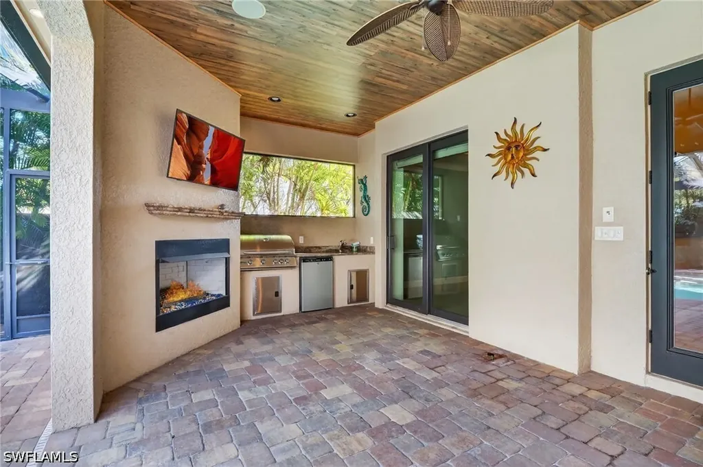 559 93rd Avenue N Naples FL 34108