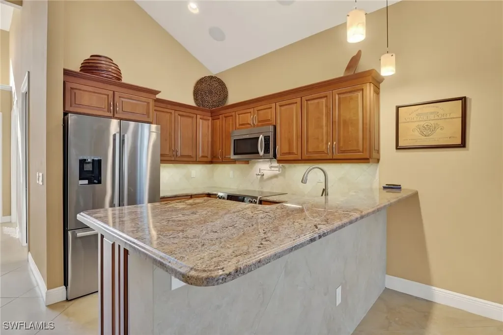 559 93rd Avenue N Naples FL 34108