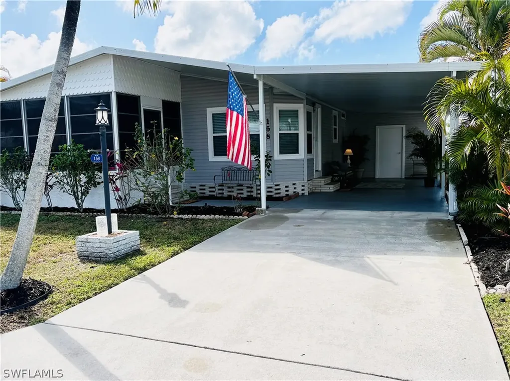 158 Seven Seas Way Naples FL 34104